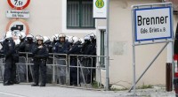 Redazione di Operai Contro,  l’Austria ha  annunciato di aver mandato 70 militari a coadiuvare le forze di polizia per controllare la frontiera. Una mossa che comunque l’Italia non ha affatto gradito, considerandola “sorprendente e ingiustificata”, come ha fatto trapelare il Viminale. Minniti avrebbe chiesto al Dipartimento della P.S. di fare un passo verso i propri omologhi austriaci, perché iniziative “unilaterali” come queste “rischiano di pregiudicare il positivo lavoro di cooperazione che quotidianamente viene svolto”. I padroni austriaci non conoscono l’educazione.. Nel Mediterraneo gli imperialisti Italiani hanno lasciato affogare 50 mila emigranti in 10 anni. Hanno mandato una squadra navale […]