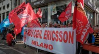 Caro Operai Contro, penso che ad Assago e in altre città dove ci sono fabbriche Ericsson, debbano scendere in lotta per solidarietà anche le altre fabbriche, come hanno fatto a Genova e come giustamente hai messo in rilievo pubblicando l’articolo. Finora i lavoratori Ericsson di Assago sono scesi in piazza determinati. Devono essere affiancati dagli operai di altre fabbriche. In questo modo gli operai saranno molto più forti nell’opporsi ai licenziamenti e agli attacchi del padrone. Sosteniamo gli operai che lottano, se il sindacato non dichiara gli scioperi, delegittimiamo delegati e funzionari. Il sindacalismo operaio deve rimuovere fino in […]