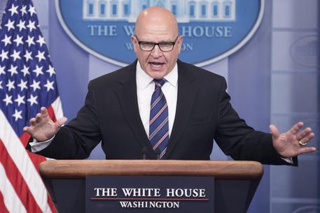Redazione di Operai Contro, Gli Stati Uniti sono pronti a tutto per porre fine alla minaccia nucleare della Corea del Nord, anche a “una guerra preventiva”. “Se mi chiedete se stiamo preparando piani per una guerra preventiva rispondo di sì”, ha affermato McMaster in tv, ricordando come “Trump sia stato molto chiaro su questo.  Per i padroni USA è intollerabile che la Corea del Nord abbia armi nucleari. I padroni USA dimenticano di essere i maggiori possessori di bombe atomiche nel mondo. I padroni USA dimenticano che hanno usato le bombe atomiche contro le città giapponesi. Gli imperialisti USA […]