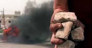 Caro Operai Contro, “Vi consigliamo di evitare le solite passerelle il 24 agosto, le vostre visite sarebbero una provocazione”. Questo è quanto hanno scritto i terremotati e poi spedito a: governo Gentiloni, ai presidenti di Camera e Senato e al governatore della regione Marche. (Citazione da Il Fatto Quotidiano del 15 agosto 2017). Dopo un anno dal terremoto le macerie sono ancora tutte lì. Potrebbero essere usate per un “intifada” contro le passerelle dell’imbonitore di turno e i suoi fiancheggiatori. Passare alle vie di fatto dopo un anno di presa per il culo, potrebbe essere una decisione dei terremotati, […]