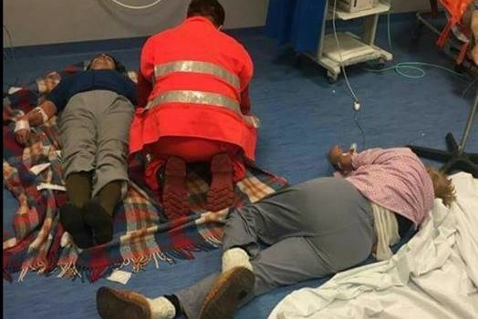 Caro Operai Contro, gli strati sociali che possono permetterselo, spendono 36 miliardi per la sanità privata in un anno. Ai poveri cristi invece può capitare di essere visitati distesi sul pavimento del Pronto Soccorso, o di morire sempre in un Pronto Soccorso dopo 4 ore di attesa, come è capitato all’ospedale di Napoli ad Antonio Scafuri un ragazzo di 23 anni. Mi associo al grido del padre di questo ragazzo: “Mio figlio è stato ammazzato”, dichiara nell’intervista del Mattino di Napoli che qui sotto allego. La Lorenzin ministro della Salute ha inviato la task-force del ministero, ha fatto sapere […]