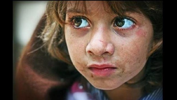 Caro Operai Contro, parafrasando “Milano da bere” il vecchio slogan in disuso, oggi si potrebbe dire: “Milano da vomitare”. Non solo riferito alle “precarie condizioni igieniche tra topi morti, tracce di muffe e sporcizia” di tanti negozi, come rileva l’articolo che qui sotto allego. Ma per il degrado che anche a Milano e dintorni hanno subito i contratti, le condizioni di lavoro, l’occupazione che si può ben definire “selvaggia”, anche e soprattutto quando rientra nelle norme dei multiformi lavori atipici, Una situazione che ha rinvigorito in peggio il lavoro nero, il ricatto che tanti lavoratori devono accettare per poter […]