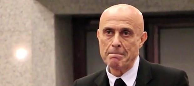 Redazione di Operai Contro, “Ho temuto per la tenuta democratica del Paese”. Marco Minniti, rivela le sue preoccupazioni di pochi mesi fa, “di fronte a barricate per l’arrivo di migliaia di stranieri e a sindaci che mi dicevano no”. In quel momento, ha spiegato il ministro dell’Interno alla festa dell’Unità di Pesaro, “ho capito che andava governato subito il flusso migratorio e l’abbiamo fatto”. il mazziere ha difeso la democrazia: – ha pagato milioni di euro alle bande criminali di Tripoli – Ha fatto sparire le ONG dal Mediterraneo – ha fatto manganellare i profughi di Roma Minniti con il […]