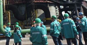 Caro Operai Contro, l’acciaieria di Piombino (ex Lucchini), ha comunicato che non riprenderà l’attività produttiva. Se non gireranno gli impianti, tra un po’ si comincerà a parlare di esuberi. Conviene mettere subito le carte in tavola e mobilitarsi con la lotta. Se invece di incisive ed incalzanti iniziative di lotta, si rinvieranno le stesse di volta in volta, dopo l’incontro col Ministero, dopo il tavolo con la Regione, dopo ecc. ecc., allora la potenzialità della lotta operaia, finirà ancora una volta depotenziata e inutilizzata. Prevarrà il sindacalismo compiacente ed il padrone incontrastato avrà mano libera. Saluti da un operaio […]