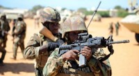   Redazione di operai Contro, I marines USA sono impegnati in Somalia a sostenere militarmente un mafioso locale che ha preso il nome di Presidente della Somalia. Mercenari somali e corpi speciali statunitensi hanno condotto ieri un blitz mirato in Somalia in quello che credevano fosse un campo di addestramento dei terroristi islamici Al Shabaab, ma che invece era una tranquilla fattoria, uccidendo a sangue freddo almeno 10 civili, fra cui tre bambini.     La strage è avvenuta nel villaggio di Barire, nella provincia di Lower Shabelle, nel sud della Somalia. Secondo il governatore provinciale, i contadini sono stati […]