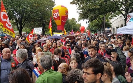 Redazione di Operai Contro, i sindacati italiani non hanno fatto niente contro le riforme della legge sul lavoro di Renzi e del Pd. Il 12 settembre in Francia ci sono state 24 manifestazioni contro Macron Alle 14 è partito il corteo di Parigi, da piazza della Bastiglia, dove nel pomeriggio si sono registrati scontri tra manifestanti e polizia . Nelle altre città (Marsiglia, Rennes e Caen, Besançon, Lione, ecc.), i manifestanti si sono dati appuntamento nella mattinata per contestare i decreti sul diritto del lavoro che – riferisce l’agenzia Askanews – “rendono la gente sostituibile”, secondo dei dimostranti di […]