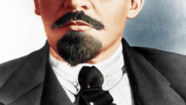 Redazione di operai contro, approvo la vostra iniziativa e le vostre pubblicazioni sulla rivoluzione di ottobre del 1917. Voglio contribuire riportando alcuni punti conclusivi Approvati dal II Congresso della III Internazionale comunista L’organizzazione internazionale del proletariato può essere forte alla sola condizione che, in tutti i paesi in cui vivono e lottano dei comunisti, si rafforzino le concezioni sopra formulate sul ruolo del Partito comunista. L’Internazionale comunista ha invitato al suo congresso ogni sindacato che riconosca i principi della III Internazionale e sia pronto a rompere con l’Internazionale gialla. L’Internazionale comunista organizzerà una sezione internazionale dei sindacati rossi che […]