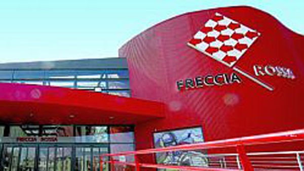 Caro Operai Contro, la guerra della concorrenza che i padroni conducono sulla pelle degli operai, con salari da fame e alto sfruttamento, produce licenziamenti anche nella grande distribuzione. Mentre la crisi registra un calo dei consumi, aprono negozi e punti vendita in bacini d’utenza già saturi. Così acuiscono in modo deliberato la concorrenza finché, con le serrande abbassate arrivano i licenziamenti degli operai. Organizzarsi in ogni posto di lavoro è la strada obbligata per gli operai, per contrastare la condizione di sfruttamento e schiavitù. Organizzarsi per mettere fine alla civiltà delle barbarie che si fonda sullo sfruttamento degli operai. […]