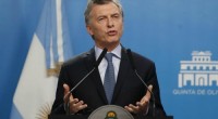 Si stanno realizzando le peggiori previsioni a suo tempo formulate dal sottoscritto e da altri per quanto riguarda le disastrose scelte del governo neoliberista di Macri che con un ridotto margine di maggioranza si è insediato da quasi due anni oramai al vertice dello Stato argentino. Particolarmente catastrofico il bilancio di tale governo per quanto riguarda il trattamento delle popolazioni indigene, in particolare i Mapuche, assoggettati allo sfruttamento senza limiti delle multinazionali che, con l’assenso di politicanti corrotti, si sono appropriate delle loro terre ancestrali. Un ottimo esempio di quello che Renzi ed altri chiamarebbero “aiutare i poveri a casa […]