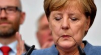 Redazione di Operai Contro, i primi dati sulle elezioni in Germania confermano il fallimento della democrazia elettorale. La CDU si ferma al 33%, con un calo di più del’8%. L’estrema destra di Alternativ für Deutschland entra in Parlamento. L’AfD, ha superato il 13%, triplicando il risultato del 2013, ed è la terza forza politica del Paese Il partito socialdemocratico ha una perdita del 5% e si chiama fuori dalla Grosse Koalition.I socialdemocratici infatti rimangono sotto il 21%. Un risultato che, se confermato, sarebbe il peggiore della storia del partito nel dopoguerra. L’alternativa per la Cdu della Merkel sarà la coalizione Giamaica: […]