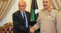 Redazione di operai Contro Marco Minniti ha incontrato il generale Khalifa Haftar l’uomo forte della Cirenaica che afferma di «controllare ormai oltre il 70 per cento del territorio libico», incluse molte delle rotte dei migranti in arrivo dall’Africa subsahariana e attraverso il cuore del deserto del Fezzan verso il Mediterraneo. L’Eni paga mazzette ad Haftar e Fāyez Muṣṭafā al-Sarrāj a Ttipoli. In gioco c’è la rapina del petrolio  libico. Il dittatorello della Cirenaica ha ribadito che vuole soldi e armi nella nella stessa quantità data al dittatorello di Tripoli. Sino a una settimana fa erano soprattutto i servizi segreti […]