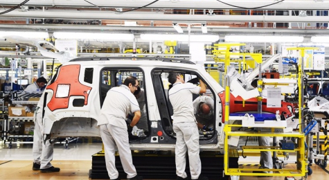 Redazione di Operai Contro, la Fca ha comunicato «di dover procedere alla sospensione dell’attività» nello stabilimento di Melfi (Potenza) con richiesta di cassa integrazione ordinaria dalle ore 6 del 14 ottobre alle ore 6 del 16 ottobre; dalle ore 14 del 21 ottobre alle ore 6 del 23 ottobre; dalle ore 14 del 28 ottobre alle ore 6 del 30 ottobre. la sospensione dell’attività riguarderà tutto il personale (6.345 lavoratori) addetto e collegato al ciclo produttivo dei modelli Jeep Renegade e Fiat 500x».  Di fronte alla nuova CIG i sindacati mazzettari si dicono preeoccupati. Forse temono di perdere le […]