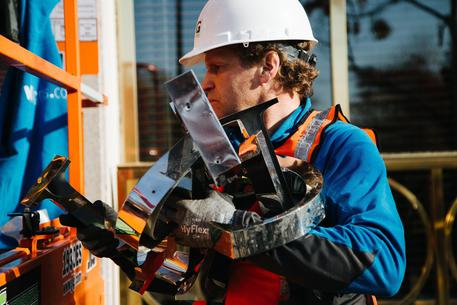 Redazione di Operai contro, nonostante le statistiche false, anche in USA la disoccupazione aumenta. Le previdsioni restano balle. Anche i salari in USA diminuiscono Solo in Italia la voce dei padroni dei giornali e delle televisioni contrinuano a strombazzare le previsioni dell’IISTAT e degli ecomisti al servizio dei padroni Peccato che si dimenticano di dire che le previsioni dell’ISTAT sono al di sotto di tutte le previsioni dei paesi europei. In italia crescono solo i portafogli degli economisti gonfiati dalle mazzette padronali Un lavoratore  