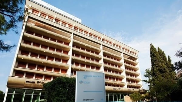 Caro Operai Contro, “Licenziati e riassunti, ma con meno soldi e tutele”. In agosto 46 lavoratori hanno ricevuto la lettera di licenziamento collettivo. Una cooperativa sarebbe disposta a riassumerli a condizioni ampiamente declassate. Dopo un mese di silenzio tombale, Cgil, Cisl, Uil, chiedono l’intervento della Regione, ventilando con una flemma da record, uno sciopero per il 26 settembre. Teresa Mennuni respondabile provinciale della Uil-Fpl dice: “se dovesse passare questa politica aziendale, di sicuro anche altri imprenditori seguiranno la stessa strada”. Sarà per questo che Cgil, Cisl, Uil, da un mese proseguono le trattative senza alcuna mobilitazione? Saluti da un […]