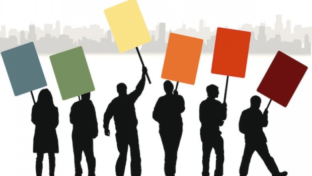 sciopero generale 27 ottobre BANDIERINE SIGLE & DATE una tempestina d’autunno nel bicchieretto del sindacalsmo di base? Dunque dunque…….. …….forse per puntare sull’”effetto sorpresa”, dalla fine di giugno, e dopo 2 riusciti scioperi generali nei trasporti, è stato indetto da alcune sigle sindacali di base uno sciopero generale per il 27 ottobre, cioè per circa 4 mesi dopo. CUB, SGB, Sicobas, USI-AIT, SLAIcobas hanno indetto uno sciopero generale che, tra gli altri obiettivi, ha anche quello di cancellare l’accordo sulla rappresentanza del 10 gennaio 2014, firmato per motivi “salva-tavoli” da USB e Confederazione Cobas. Domanda: ma se USB e […]