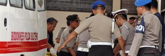 Caro Operai Contro, 47 operai uccisi per il profitto in una fabbrica di fuochi d’artificio in Indonesia, nei pressi della capitale Giacarta. I feriti sarebbero almeno 35. La notizia è stata confermata dai Vigili del fuoco che sono intervenuti sul posto. La guerra che per il profitto i padroni fanno agli operai, dilaga in ogni paese. Combattiamoli facendo la guerra alla guerra dei padroni. Saluti da un lettore (Notizia tratta da Il Messaggero)   C