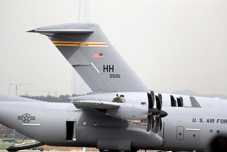 Gli Stati Uniti “non escludono la possibilita’ di negoziati diretti con la Corea del Nord, ma con i loro alleati Giappone e Corea del Sud devono prepararsi al peggio se la diplomazia dovesse fallire”: lo ha detto il vicesegretario di stato americano, John Sullivan durante la sua visita a Tokyo. Una “guerra nucleare potrebbe scoppiare in qualsiasi momento”: e’ la minaccia lanciata all’Onu dal vice ambasciatore di Pyongyang al Palazzo di Vetro, Kim In Ryong. “Finché nessuno partecipa alle azioni militari Usa contro la Corea del Nord, noi non abbiamo alcuna intenzione di usare o minacciare di usare armi […]