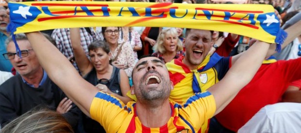 Redazione di Operai Contro, Felipe il re di Spagna, l’erede del fascista Franco, Rajoy il primo ministro della monarchia dei manganellatori, preparano la guerra civile contro il popolo Catalano. Le borghesie di tutto il mondo scendono in campo contro l’indipendenza della Catalogna. I borghesi di tutta l’europa temono l’effetto dirompente della dichiarazione di indipendenza. I boia di tutti i popoli del mondo parteggiano per il manganellatore Rajoy  La premier inglese, che da secoli opprimono Irlandesi, scozzesi e Gallesi, dichiara di essere dalla parte del manganellatore Rajoy  I borghesi di tutto il mondo, dopo aver applaudito i Curdi, ora appoggiano […]