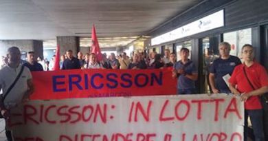 Caro Operai Contro, con 2.800 licenziamenti alle spalle, Ericsson ne annuncia altri 600. Non passa giorno senza licenziamenti, pochi o tanti, isolati o di massa. Per gli operai si pone il problema di come affrontarli veramente. Forse è il caso di cambiare e sperimentare altre strade. Il solito rito di andare al ministero con i lavoratori in strada che protestano, non ferma i licenziamenti. I padroni fanno ciò che vogliono e per contrastarli seriamente, vanno individuate altre leve, meno scontate, altre forme di lotta meno prevedibili e un altro modo di fare sindacato. La delega a delegati manovrati dal […]