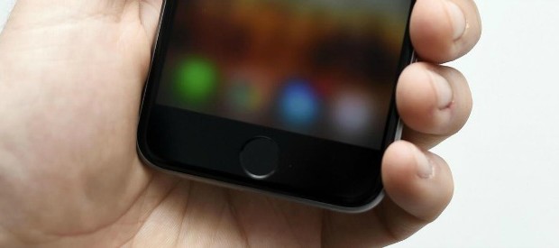 Un’amara sorpresa attende gli italiani nei prossimi giorni. Il Senato, infatti, entro questo fine settimana darà il via definitivo a una norma che all’apparenza richiama l’esigenza di rispettare le norme europee. Si tratta delle Disposizioni per l’adempimento degli obblighi derivanti dall’appartenenza dell’Italia all’Unione europea – Legge europea 2017. Il disegno di legge, che reca come primo firmatario il nome del presidente del Consiglio Paolo Gentiloni, è uno di quegli atti adottati in termini brevissimi, per via scadenze di legge che ne giustificano l’adozione senza un’approfondita discussione parlamentare che ne rallenterebbe l’iter.Per questo motivo, insieme ad atti dello stesso tipo, come il decreto […]