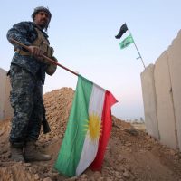 Redazione di Operai Contro, distrutta la città di Mosul e macellati senza tante storie i seguaci dell’Isis. Ma la guerra continua: L’esercito iracheno ha conquistato Kirkuk. La regione è contesa da tempo tra governo di Baghdad e quello curdo di Erbil che la controlla dal 2014. Le tensioni tra Baghdad e le autorità curde però si sono aggravate dopo il referendum per l’indipendenza della regione autonoma lo scorso 25 settembre, quando il 93% degli elettori ha votato per l’indipendenza.Un attacco “condotto da forze irachene e milizie addestrate dall’Iran equivale a una dichiarazione di guerra contro il Kurdistan” replica il comando generale […]