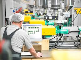 Per il dibattito. Caro Operai Contro, all’Industria 4.0 corrisponde uno sfruttamento operaio 40. Ma cosa vuol dire Industria 4.0? L’industria 4.0 è un invenzione di sana pianta. Un tentativo di fissare con uno stereotipo, il grado tecnologico e digitale raggiunto oggi dal macchinario automatizzato e interconnesso, al quale, poiché usato capitalisticamente, corrisponde un saggio di sfruttamento operaio più elevato. Qui sotto invece abbiamo l’esempio di come Industria 4.0 viene presentata come una novità, un modello da condividere per uscire dalla crisi. In realtà non è altro che un più elevato livello di sfruttamento operaio. Saluti da un lettore   […]