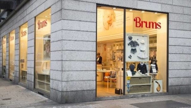 Caro Operai Contro, alla Preca Brummel di Carnago (Va), 40 licenziamenti dichiarati dall’azienda, più 50 già fatti fanno 90 licenziamenti. Il sindacato chiede al padrone di “addolcire” i licenziamenti, dando 15 mila euro a testa per ogni operaio licenziato. In pratica in questo modo è come se smobilitasse in partenza la lotta contro i licenziamenti. Bisogna dire basta a questo tipo di sindacalismo e organizzare il sindacalismo operaio. Saluti operai   Articolo preso da La Prealpina L’azienda di abbigliamento per bambini presenta un piano industriale confidando nel concordato preventivo Da una parte c’è la crisi, dall’altra il tentativo di […]