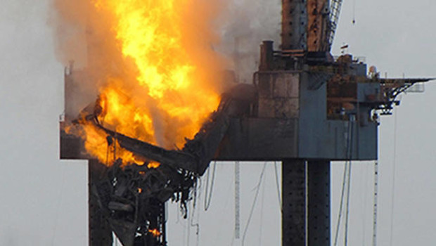 Redazione di operai Contro, L’ENI è una delle tante multinaonali italiane. Ho letto un interessanarticolo su Basilicata24.it ve lo mando in formato pdf. Vi invio in chiaro la premessa Anche per il 2016 l’Eni ha dovuto rilasciare il suo 20F Form alla SEC, la Security and Exchange Commission of the United States of America. E’ un documento annuale che contiene tutte le informazioni utili agli investitori che cosi possono decidere se comprare, vendere o mantenere le azioni sui mercati USA. L’Eni e’ quotata a Wall Street e così anche lei deve presentare il suo 20F. Per l’anno che e’ […]