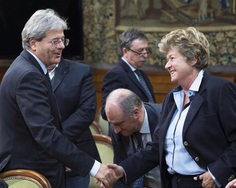 Redazione di operai  Contro, i sindacati sono pronti a firmare un nuovo accordo truffa sulle pensioni. Per altre 15 categorie di lavori non ci sarà l’adeguamento automatico a 67 anni per andare in pensione. Resterà la soglia dei 66 anni. I parassiti che dirigono i sindacati si sono preparati le loro pensioni per oltre 5 mila euro. Per i parassiti che dirigono i sindacati non vale il limite di età. Pensionati sono anni che grazie agli accordi dei parassiti delle confederazioni le nostre pensioni sono bloccate. Pensionati: siamo ridotti alla fame. I parassiti del parlamento prendono una mazzetta di […]