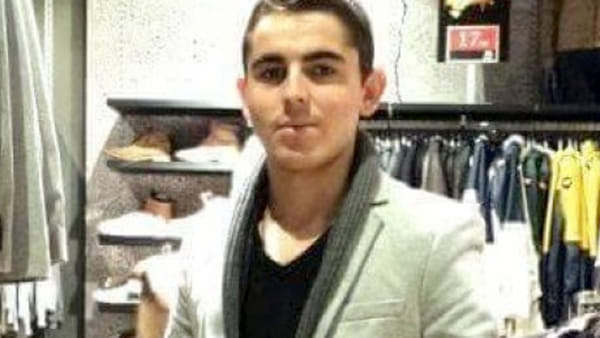 Caro Operai Contro, con il decreto Poletti ministro del lavoro dei negrieri, sono aumentati gli infortuni mortali sul lavoro. Il decreto Poletti che aveva preceduto il Jobs act, ha tolto l’obbligo ai padroni che assumono lavoratori con contratti a tempo determinato, di dichiarare il motivo e la mansione del lavoratore assunto. Tolto questo obbligo gli infortuni mortali sul lavoro sono aumentati perché i padroni impiegano mano d’opera senza più addestrarla con corsi specifici di formazione, e senza le obbligatorie misure di  prevenzione. Grazie a Poletti ministro del lavoro dei negrieri, i padroni non spendono un euro nella formazione e […]