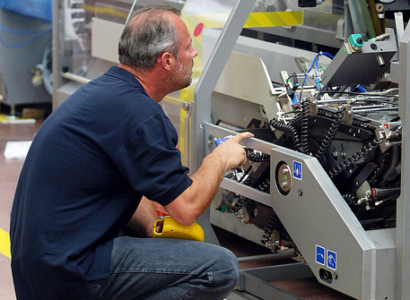 Redazione di Operai Contro, ISTAT, Confindustria, Governo, Pd gridano che il PIL cresce. Il Centro studi di Confindustria, all’appuntamento con le previsioni macroeconomiche di dicembre, “conferma la crescita del Pil Italiano all’1,5% nel 2017 e la rialza all’1,5% nel 2018 (la precedente stima era del +1,3%)”. Dagli economisti di via dell’Astronomia anche la prima stima sulla crescita attesa per il 2019: “Stima +1,2%”. Ma cos’è il PIL? Ho cercato in Internet ed ho trovato questa definizione: ” Il PIL  esprime il valore complessivo dei beni e servizi finali prodotti all’interno di una nazione in un certo arco di tempo, […]