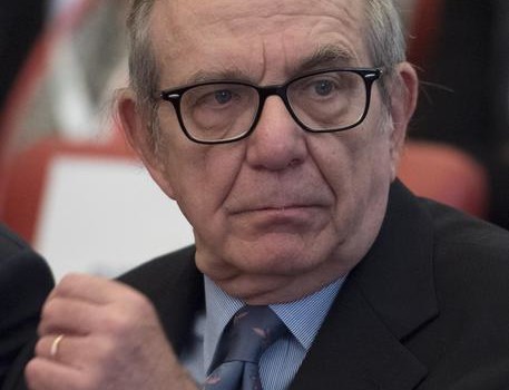 Redazione di Operai Contro, la ” legge di stabilità” non è altro che l’assalto finale alle casse dello stato. I parassiti del parlamento combattano all’arma bianca per rubare gli spiccioli che cadano dal forziere. Lo si legge in una nota del ministero dell’Economia, che sottolinea anche l’impegno per l’attuazione delle misure fiscali volte a rafforzare la competitività delle imprese e le politiche di attrazione degli investimenti”. L’atto di indirizzo per le politiche fiscali 2018-2020 del ministro Pier Carlo Padoan “mette al primo posto, tra gli ambiti di azione, la necessità di proseguire in una strategia integrata per favorire l’adempimento […]