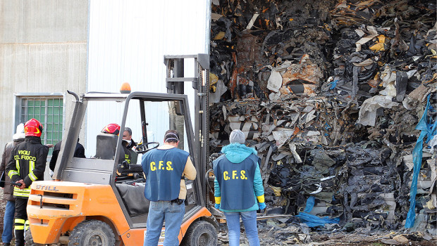 PREMESSA. Lo scopo di questo mio intervento è di porre l’accento su una contraddizione stridente di questo sistema economico, non di dare dei dati certi che non ci sono, ma è proprio questo il problema. Il capitalismo si fonda sulla produzione di valori di scambio: bisogna produrre per vendere, solo n questo modo si realizza il profitto. I cittadini possono avere due ruoli, produrre o consumare, al di fuori di questi ambiti sono inutili per il sistema. Al popolo non deve interessare come si realizza il processo produttivo, sono solo chiamati a consumare per soddisfare i propri bisogni, il […]