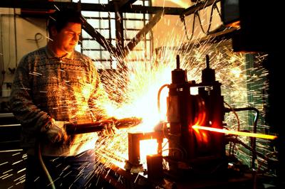 Caro Operai Contro, in Italia i morti sul lavoro (per il profitto dei padroni), nei primi 11 mesi del 2017 sono stati 1.250, questo il dato ufficiale dell’Osservatorio di Bologna. Secondo l’Inail invece nello stesso periodo i morti sul lavoro (per il profitto dei padroni) sono stati 952. Evidentemente l’Inail considera alieni 298 operai morti sul lavoro, per questo non li conta. L’Inail (stituto Nazionale per l’Assicurazione contro gli Infortuni sul Lavoro),è ente pubblico a carattere nazionale con personalità giuridica e amministrazione autonoma che gestisce l’assicurazione obbligatoria contro gli infortuni sul lavoro e contro le malattie professionali, ecc. ecc. […]