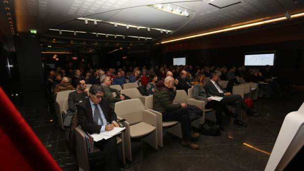 Caro Operai Contro, riferendomi all’articolo che hai pubblicato ieri, voglio segnalare che non solo Bentivogli segretario nazionale della Fim Cisl, promuove “piani del lavoro per l’Industria 4.0”. Anche Landini Segretario nazionale della Cgil, promuove piani di lavoro per l’industria. Allego qui sotto un articolo sul “piano del lavoro per l’industria cuneese”. Incontro organizzato dalla Cgil di Cuneo con l’intervento di Maurizio Landini, un competitore per la carica di segretario generale della Cgil, quando la Camusso arriverà a fine mandato. Se “Il piano del lavoro per l’industria cuneese” andrà in porto, saranno gli operai a subirne le conseguenze: espulsi perché […]