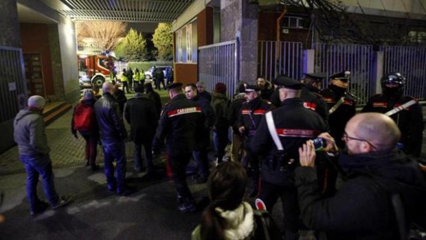 Caro Operai Contro, ancora una strage di operai per il profitto: 3 operai sono morti sul lavoro, altri in pericolo di vita. Stavolta è accaduto a Milano. Sino quando staremo a guardare? Ogni volta che ci colpiscono con i licenziamenti, mi rifaccio la domanda: Sino quando staremo a guardare? Ogni giorno facciamo finta di non vedere, o di illuderci che non tocca noi muoverci, ci nascondiamo dietro noi stessi. Sino quando staremo a guardare? Come è possibile sopportare che la nostra vita debba dipendere da un padrone? Come è possibile che per poter sopravvivere dobbiamo sperare in un padrone […]