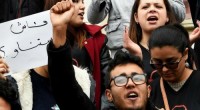Redazione di Operai Contro, la Tunisia è il paese che i padroni occidentali presentavano come un modello contro la rivolta dei giovani arabi. Erano menzogne. In Tunisia la miseria e la disoccupazione crescono. Le carceri sono piene di giovani. Il governo non è altro che una dittatura. Le proteste sono riprese per le strade della Tunisia.Gli operai Tunisini sono impegnati in prima fila nella protesta Un operaio Tunisino Cronaca dal fatto In Tunisia, il paese che dal 2011 è stato eretto a modello della transizione dopo la primavera araba, va in scena un nuovo gennaio di proteste. Ancora una […]