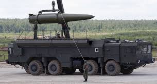 Caro Operai Contro, tra una cosidetta “missione umanitaria” e l’altra, nel 2018 la spesa militare in Italia varata dal governo Gentiloni, sarà di 25 miliardi di euro, il 4%, in più rispetto il 2017. In linea con il precedente governo guidato da Renzi, che rispetto al 2015 aveva aumentato del 8,6% la spesa militare. Tenendo conto anche dei precedenti governi, dal 2006 ad oggi l’aumento della spesa militare in Italia e stato del 25,8%. Il tutto non per missioni di guerra ma – come dicono i governanti e i loro lacchè – per rigorose “missioni umanitarie”. Alcuni dati. Solo […]