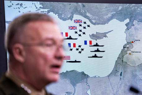 Sarebbero oltre cento i missili lanciati da Usa, Francia e Gran Bretagna contro impianti del regime siriano dim Assad, ma “un numero considerevole” sarebbe stato “intercettato e abbattuto” dai sistemi di difesa di Damasco. E i jet militari russi “stanno pattugliando lo spazio aereo” siriano. “L’attacco è stato eseguito perfettamente. Missione compiuta”, ha commentato il presidente americano Donald Trump esprime soddisfazione su Twitter per i raid in Siria. Sono almeno 65, secondo le stime dell’Osservatorio siriano per i diritti umani, ong vicina all’opposizione con base in Gran Bretagna, i missili distrutti dalla contraerea di Damasco. Gli imperialisti si allenano per […]