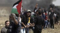 Altri 3 manifestanti palestinesi sono stati uccisi  dall’esercito israeliano nell’ambito della quinta ‘Marcia del ritorno’e 350 sono stati feriti. Secondo dati dell’Organizzazione per i diritti umani dell’Onu (Ocha)  nelle quattro dimostrazioni precedenti , sono stati uccisi 42 Palestinesi e 5.511 sono rimasti feriti. La strage di Palestinesi continua Un lettore  
