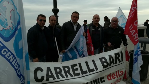 Redazione di Operai Contro,. ancora una volta i 184 operai ex OM ora cassintegrati Tua vengono presi in giro. i 184 operai ex Om inquadrati dalla «Tua industries» con la promessa di essere impiegati nella produzione di una minicar elettrica lì dove si producevano carrelli elevatori. Il progetto è fallito assieme alla «Tua». Gli operai non hanno mai messo piede in fabbrica. Quasi sicuramente oggi per i 184 operai scatta immediatamente il licenziamento collettivo. Un ex OM