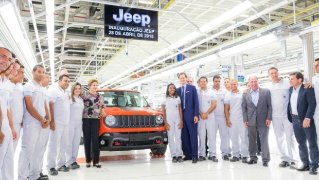 Dopodomani a Balocco, Marchionne presenterà il piano industriale della FCA per i prossimi anni. La stampa ci ha già anticipato, a grandi linee, quali saranno le decisioni del gruppo per l’Italia. Si produrranno solo macchine di fascia medio-alta come Alfa Romeo, Maserati e Jeep mentre le utilitarie e tutte le macchine di fascia bassa saranno trasferite all’estero o dismesse. La Panda da Pomigliano andrà in Polonia, Alfa Mito a Mirafiori e Punto a Melfi invece saranno dismesse. È chiaro da subito che gli stabilimenti e i gli operai presenti attualmente in Italia sono troppi per i livelli produttivi che […]