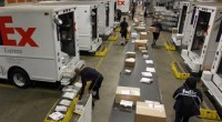 Caro Operai Contro, l’azienda FedEx vuole eliminare 315 operai corrieri e magazzinieri, per rimpiazzarli in numero ridotto e condizioni peggiorative, con operai delle cosidette cooperative. Una soluzione appetibile per i padroni, anche nei rami in espansione come l’e-commerce. I padroni si fanno concorrenza aumentando lo sfruttamento degli operai, scagliando gli uni contro gli altri. Nel sistema dei padroni nessun operaio è indenne dallo sfruttamento e dal licenziamento. Organizzarsi subito nelle fabbriche nei magazzini, nei cantieri, nei luoghi dello sfruttamento per resistere agli attacchi del padrone e preparare la resa dei conti con il suo sistema sociale. Saluti Oxervator   […]