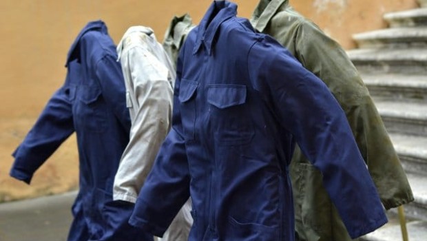 Ripubblichiamo questo articolo e aspettiamo di vedere il governo M5S-Lega all’opera contro gli assassini degli operai. Sicuramente si dovranno costruire nuove carceri per contenere tutti gli assassini Caro Operai Contro, in nome della sicurezza sociale, dal 4 maggio 2017, è lecito sparare per legittima difesa ad un ladro di polli che entra in casa. Per gli operai che ogni giorno muoiono in 4 sul lavoro, per il profitto del padrone quale sicurezza sociale c’è? Oppure la proprietà privata è inviolabile e la vita degli operai no? Per i padroni ed il loro Stato è sicuramente così. La legge con […]