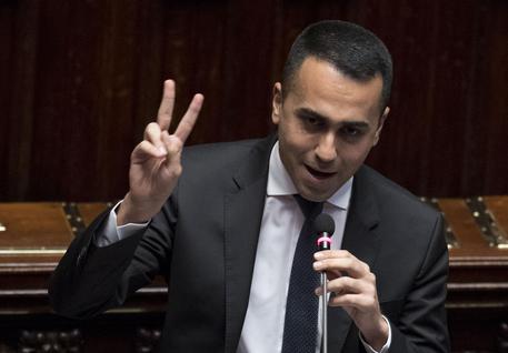 Redazione Operai Contro, Di Maio afferma che forse la prossima settimana sarà varato il “decreto dignita” Contratti a termine più cari, tetto quattro proroghe – Si interviene innanzitutto sui contratti a termine. Non viene toccato il limite massimo di durata che resta di 36 mesi, ma ogni rinnovo a partire dal secondo avrà un costo contributivo crescente dello 0,5 per cento. Inoltre si stabilisce che le proroghe non potranno essere più di 4 (attualmente si può arrivare fino a cinque). Viene anche aumentato a 270 giorni il termine per impugnarlo. Tornano le causali, anche somministrazione in tetto 20% – […]