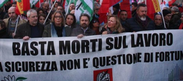 Redazione di operai Contro, Da gennaio a maggio, si legge nel rapporto Inail presentato mercoledì 27 giugno alla Camera, sono state fatte 389 denunce di infortunio sul lavoro con esito mortale  “I morti sul lavoro non sono numeri ma persone”, ha commentato il ministro del Lavoro e dello Sviluppo economico, Luigi Di Maio. Luigi Di Maio al solito dice banalità. I morti sono operai, schiavi-salariati dei padroni. Gli operai sono uccisi per il profitto dei padroni. Di Maio non lo dice. Cosa farà il governo M5S- lega? Un incidente mortale su due ha coinvolto lavoratori di età tra i 50 e […]