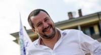  Redazione di Operai Contro, Matteo Salvini ha tuonato contro le Ong:” sappiano che i porti italiani sono chiusi”. Toninelli del M5S ha tuonato contro le Ong “sappiano che i porti italiani sono chiusi”. Di Maio è d’accordo con Salvini e Toninelli La sinistra del M5S, Di Battista,  è d’accordo con Salvini,Toninelli e di Maio. Sono tutt d’accordo quelli con le palle dure e quelli con le palle flaccide. E’ facile far3e gòli eroi dei padroni sparando sugli emigranti Salvini, Toninelli, Di Maio e Di Battista non sono quelli che hanno iventato la guerra aqlle ong contro i migranti. Il […]