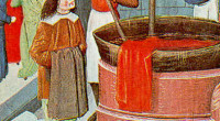 La Firenze del 1378 è in subbuglio: lotte tra bottegai, artigiani e piccoli mercanti (equivalenti della piccola-media borghesia odierna) contro grandi mercanti e produttori di panni di lana, banchieri e nobiltà maneggiona (equivalenti della borghesia oggi). I primi scalpitano, vogliono gestire il potere, almeno in parte soffiandolo ai borghesi, che controllano le istanze politiche del Comune tramite le corporazioni dei mestieri in cui il sistema economico è inquadrato e produce il personale impiegato nella pubblica amministrazione o nei ruoli politici. Gli operai, chiamati Ciompi, numerosi nelle varie Corporazioni, in particolare l’Arte della Lana, non hanno diritti politici, sono oppressi […]