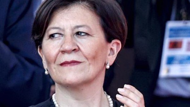 Redazione di operai Contro Il ministro della Difesa Elisabetta Trenta è volata a Tripoli, dove ha incontrato il capo di una piccola fazione di mercenari autonominatosi capo del governo di unità nazionale Fayez Al Sarraj. La visita di Trenta serviva ad assicurare il capo della piccola fazione che oltre i soldi dell’ENI sarebbero continuati ad arrivare i soldi e le armi del governo italiano. Il ministro Trenta ha ribadito la solita cantilena sulla efficienza della guardia costiera di Tripoli. La realtà è che la guardia costiera non esiste, ma sono solo pochi mercenari al servizio di Al Sarraj e […]