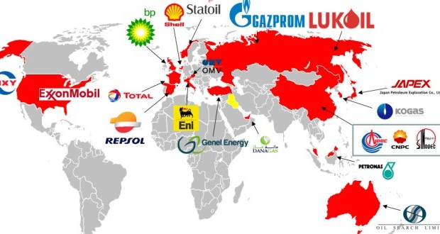 Nella pacifica Europa diventa sempre più feroce lo scontro imperialistico. Spacciato dai media come un ritiro della Troika, il nuovo programma di controlli pluridecennali su una Grecia col debito pubblico ormai al 180% del PIL, configura il serio rischio di uno spopolamento del Paese, di un genocidio. Anche il fatto che il prossimo governo greco non sarà più composto dai boy scout di Tsipras o di Varoufakis ma da fascisti, diventa un dettaglio trascurabile. L’Unione Europea ed i suoi media ci propongono infatti un modello di narrazione pura, che ignora totalmente fatti ed evidenze: la Grecia ha fatto i […]